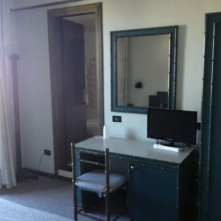Mia Hotel 3*