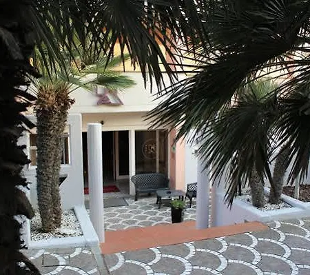 Mia Hotel 3*