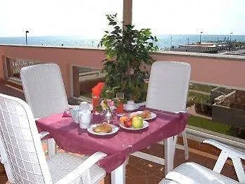 Mia Hotel 3*
