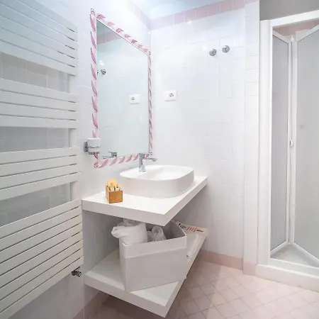 Mia Hotel 3*
